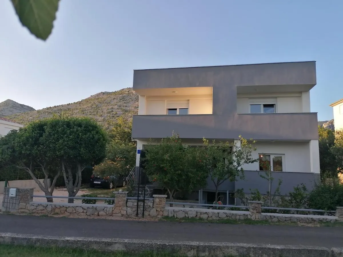 Apartments Lota Starigrad Paklenica