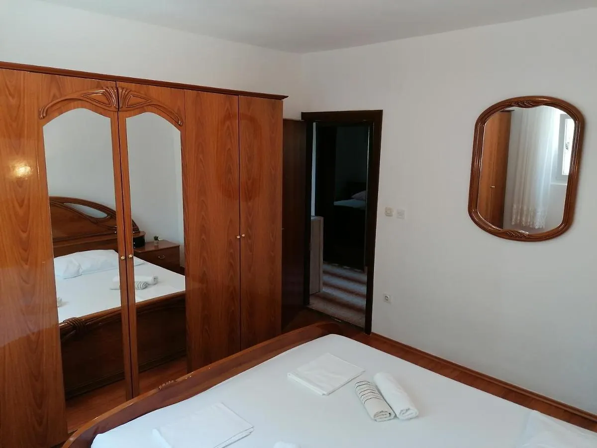 Apartments Lota Starigrad Paklenica Croatia